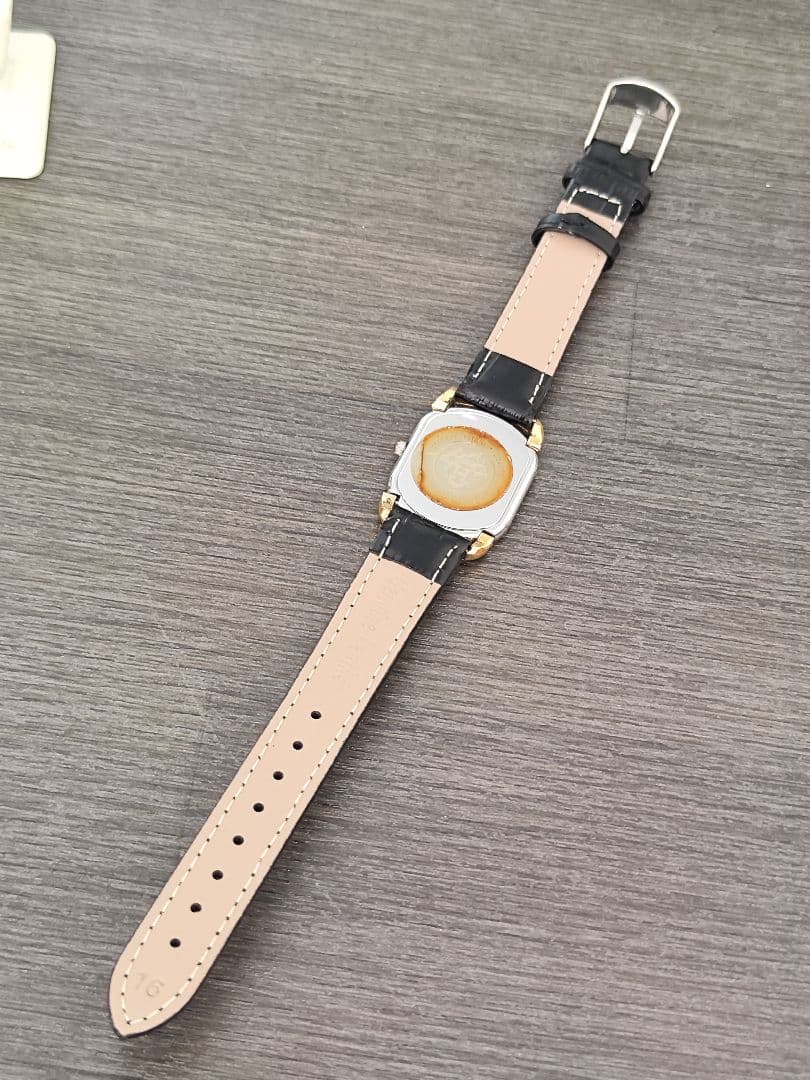 稼働品 HERMES レディース腕時計 シャンパン色アラビア数字文字盤