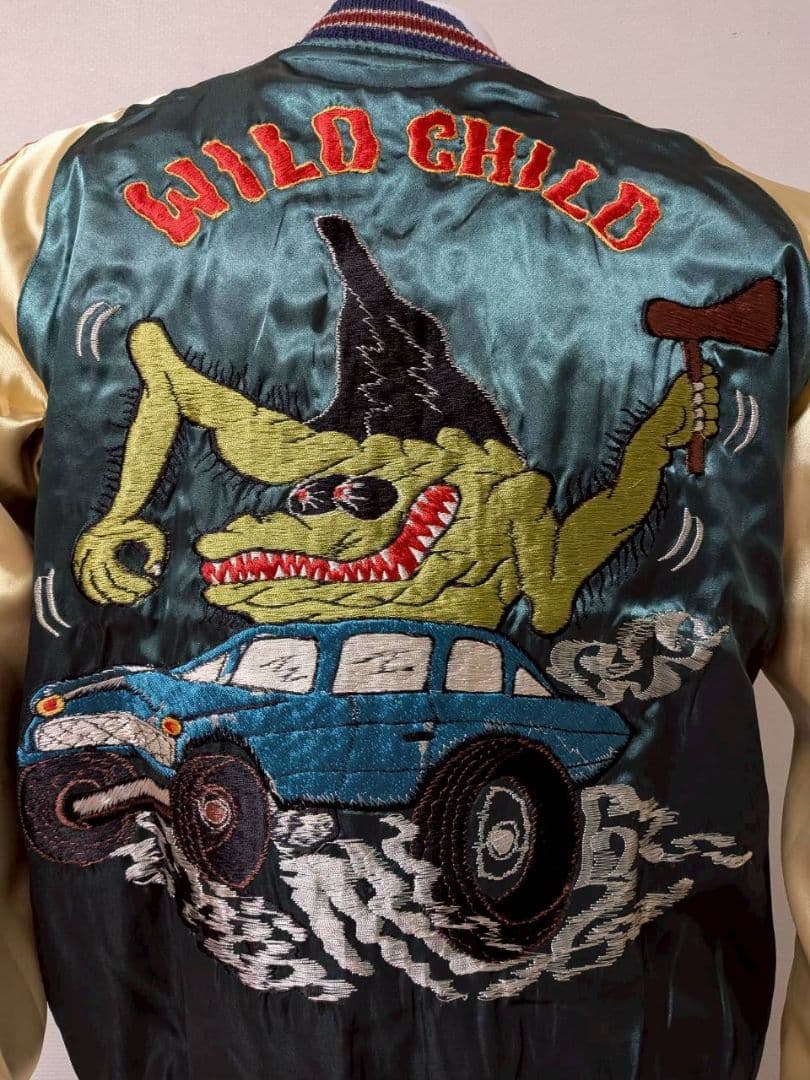 黒のドラゴン刺繍スカジャン JAPAN