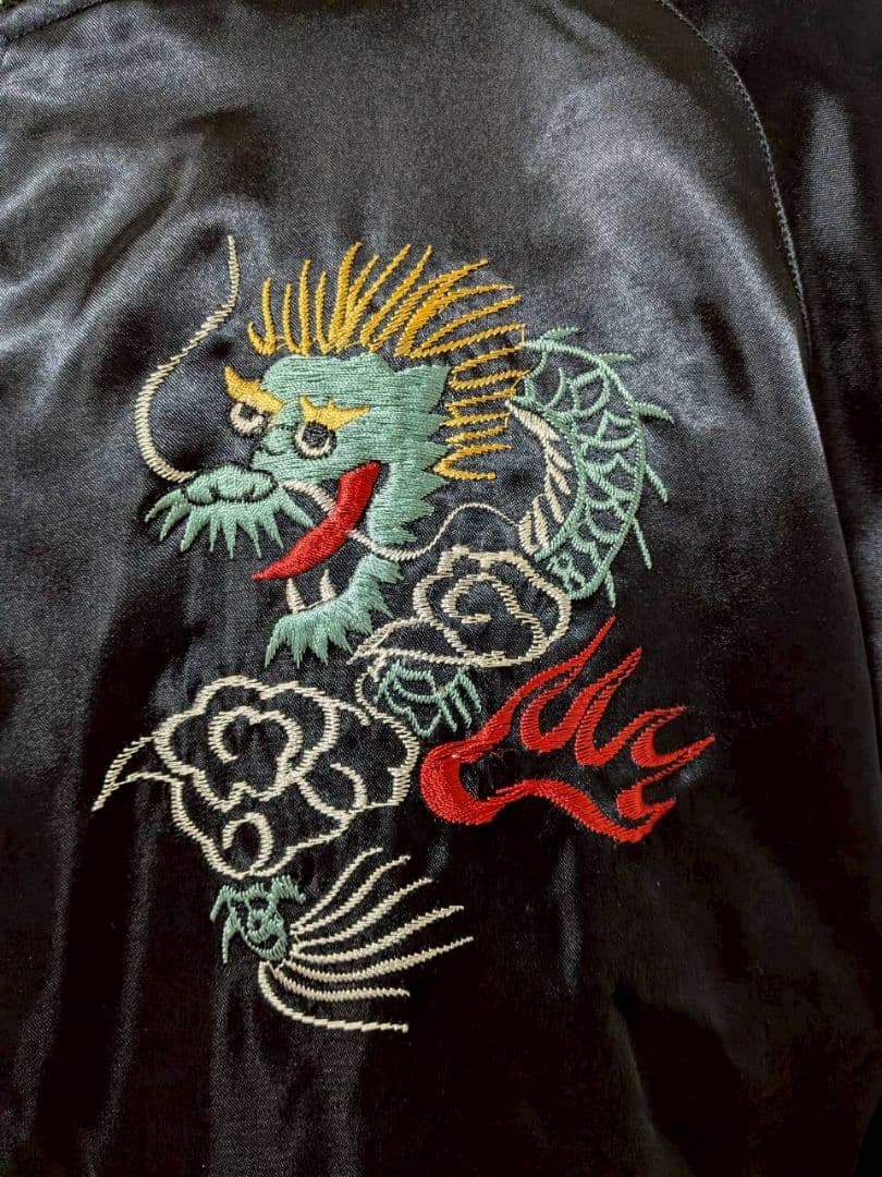 黒のドラゴン刺繍スカジャン JAPAN