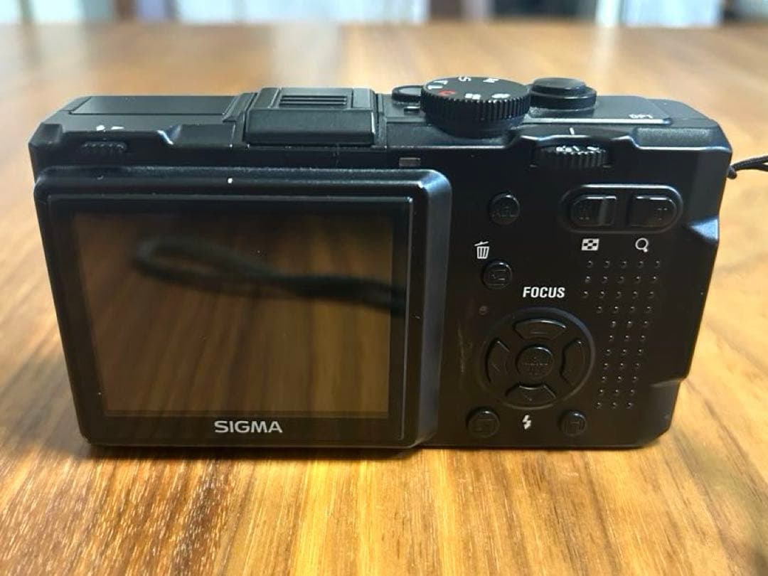 SIGMA コンパクトデジタルカメラ DP-1
