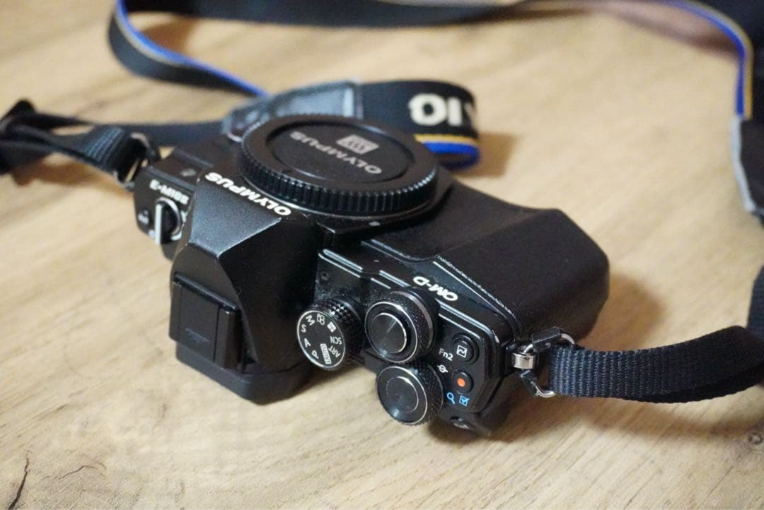 動作品OLYMPUS OMD E−M10 MarkⅡ カメラ本体バッテリーセット