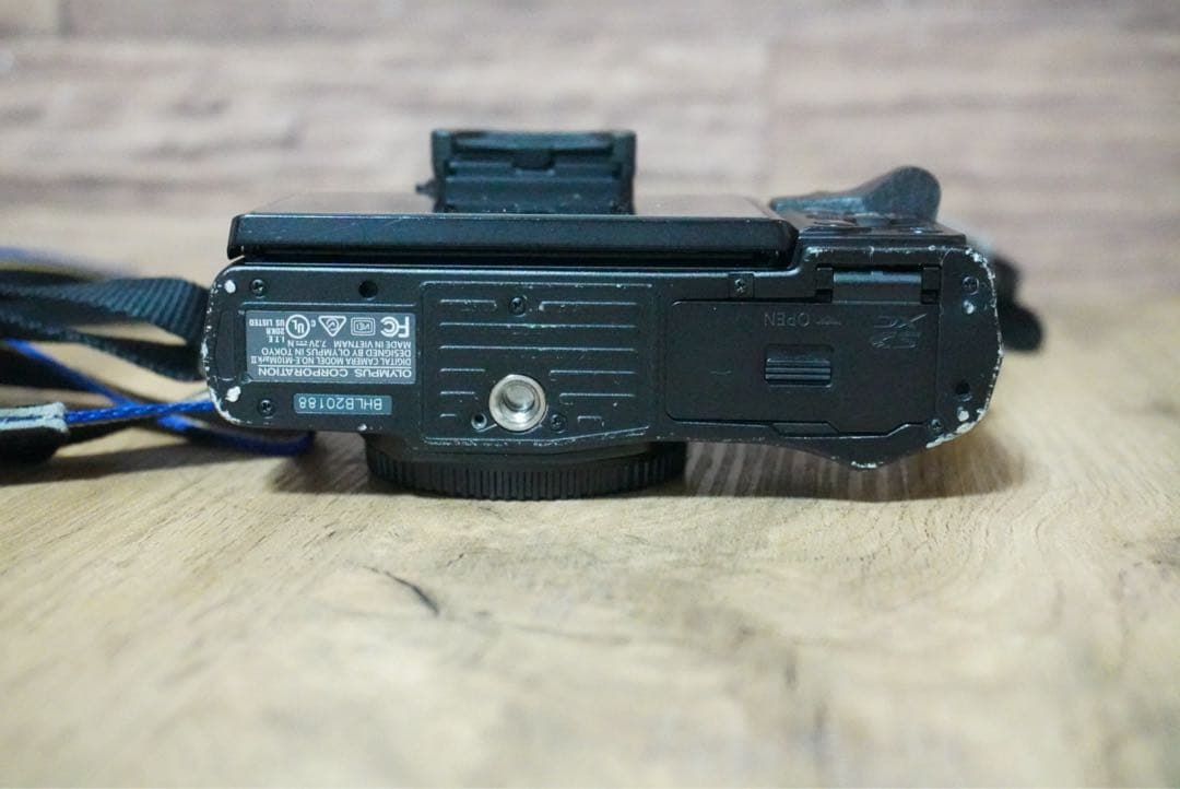 動作品OLYMPUS OMD E−M10 MarkⅡ カメラ本体バッテリーセット