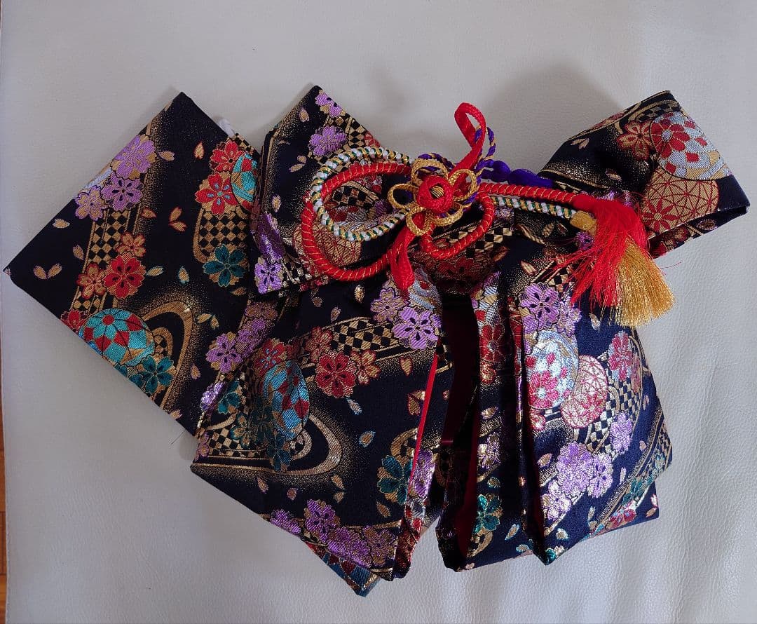 七五三７歳　女の子　四つ身　１回のみ着用　赤　蝶　キラキラ