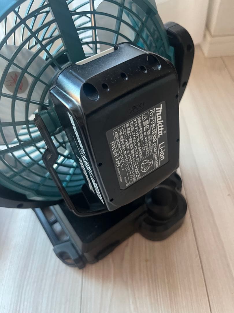 大幅値下げ！Makita CF102D 充電式ファン