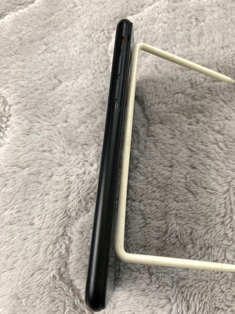 美品iPhone SE 第二世代　256GB SIMフリー　ジャンク　テープ付き