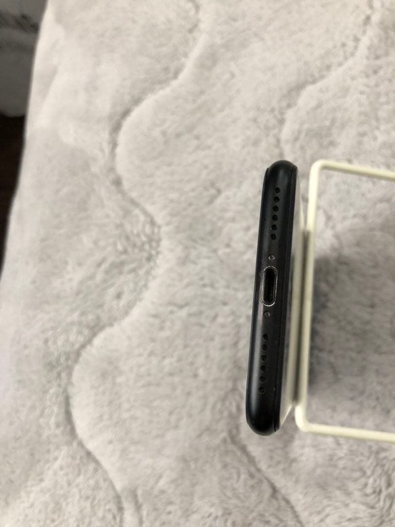 美品iPhone SE 第二世代　256GB SIMフリー　ジャンク　テープ付き