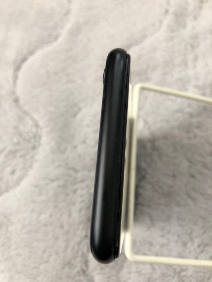 美品iPhone SE 第二世代　256GB SIMフリー　ジャンク　テープ付き