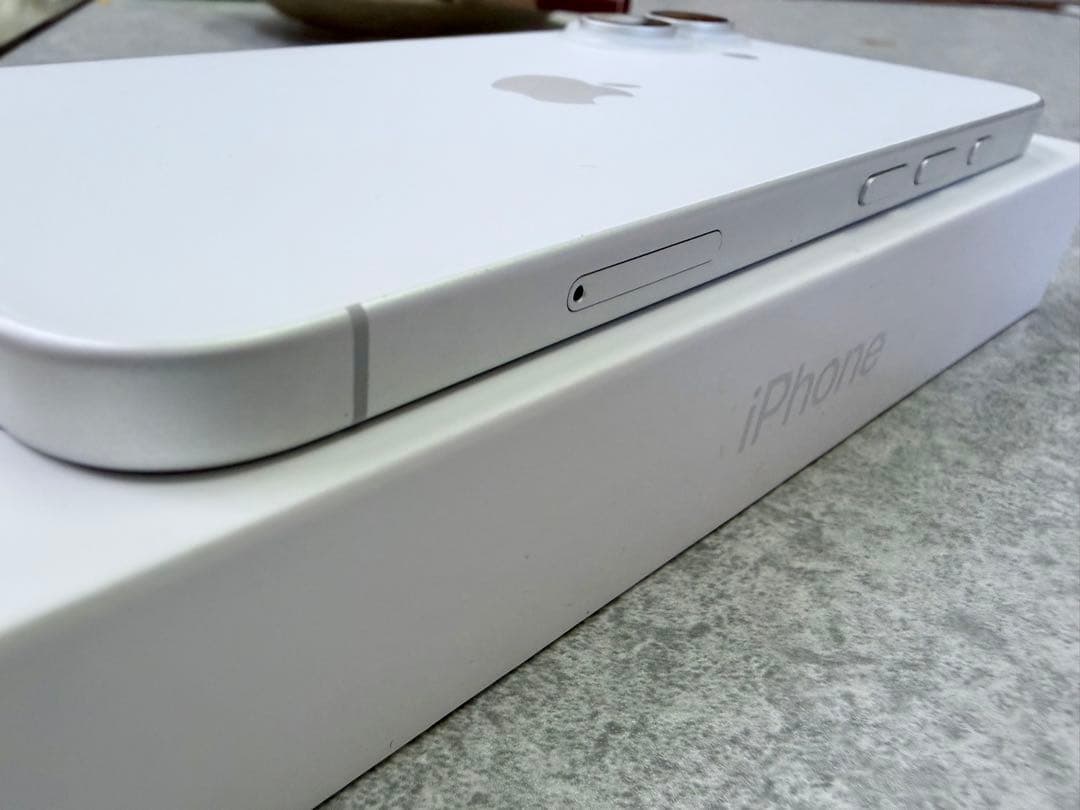 iPhone16 ホワイト 本体 128GB