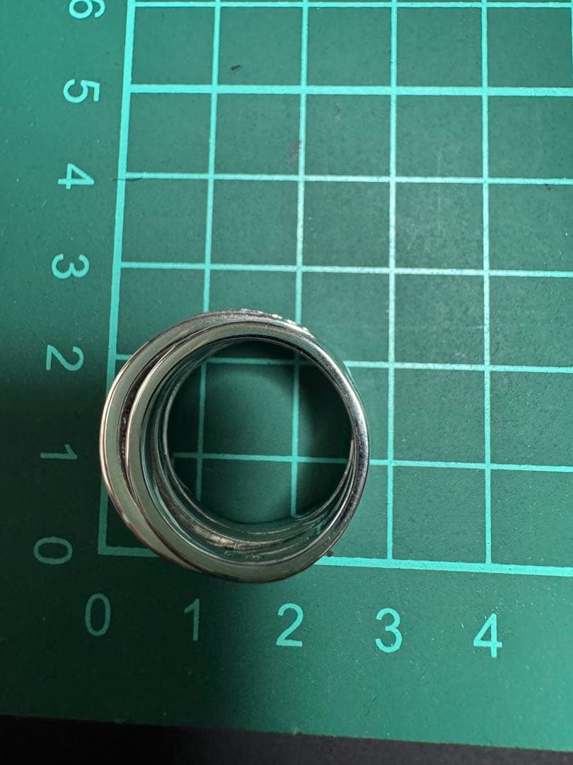 値引き希望対応しました　スワロフスキー　シルバー スパイラルリング指輪