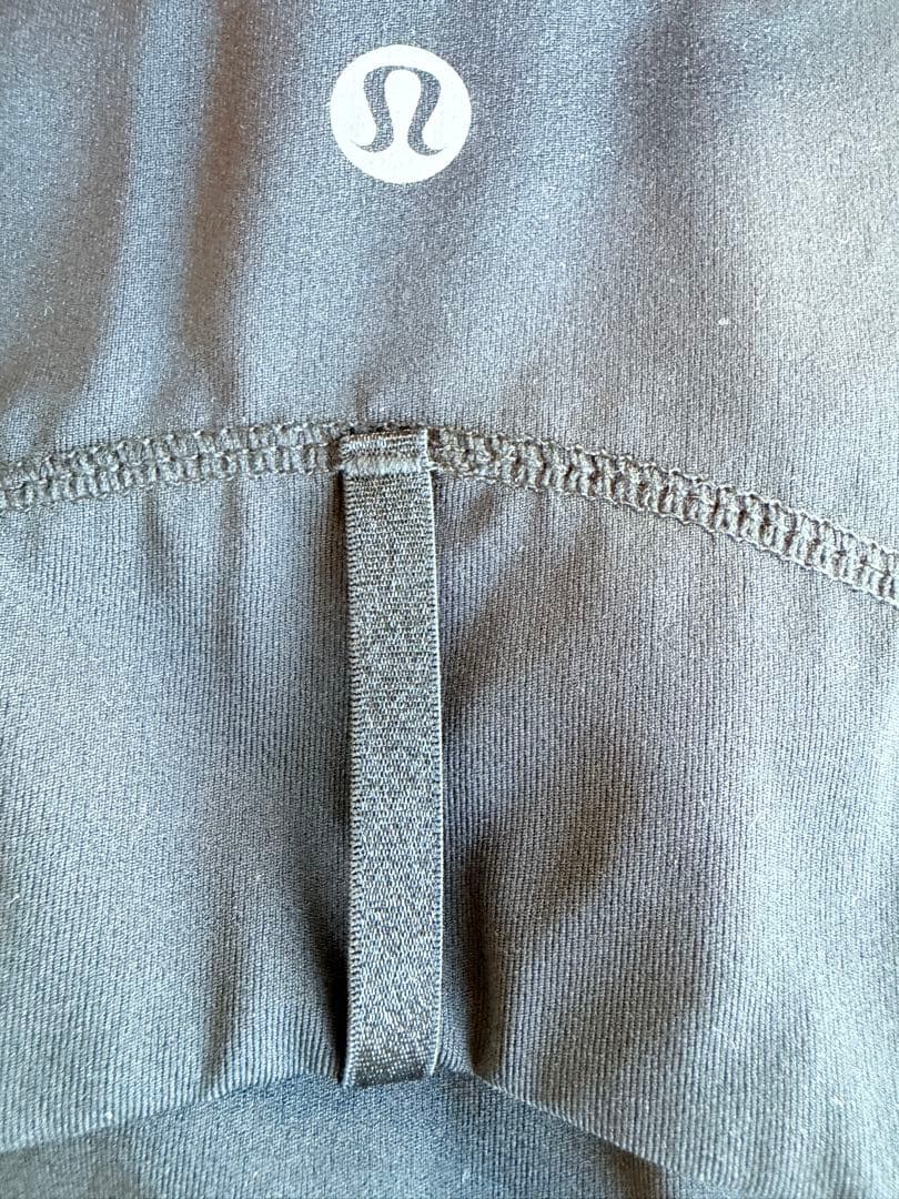 Lululemon ランニングウェア　ブラックハイネックヨガウェア サイズ2