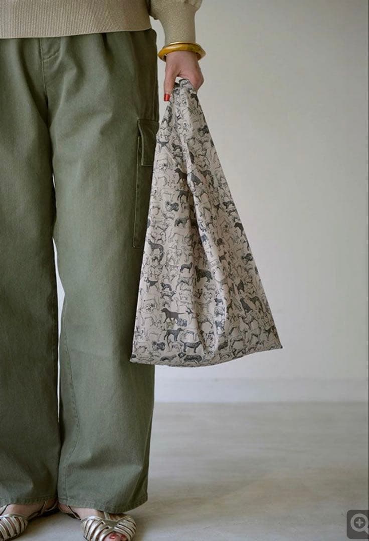 【新品未使用‼️】HUG O WaR ハグオーワー　マルチバッグ (S)