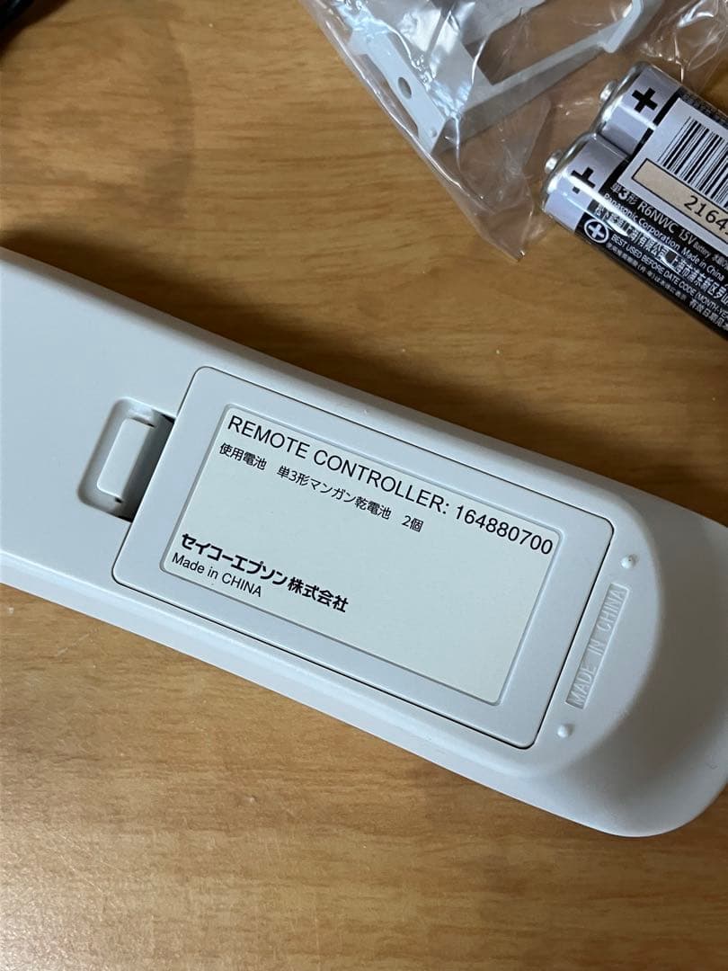 [Z e t様] EPSON EB-S04 プロジェクター2016年購入 箱あり