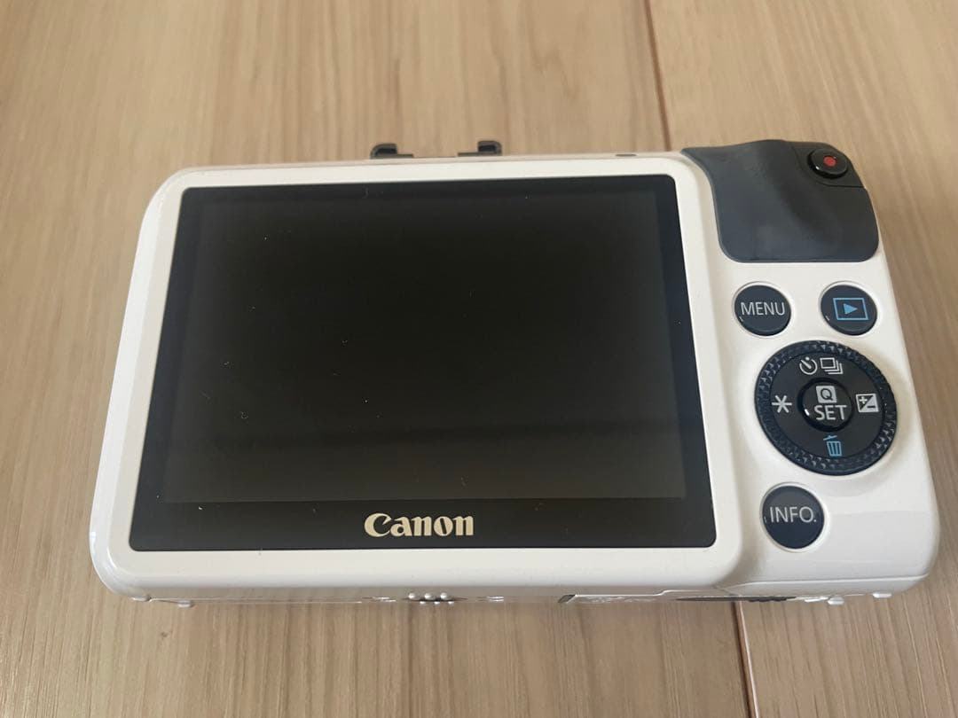 【週末限定値下げ】Canon EOS M（ホワイト）・ダブルレンズキット