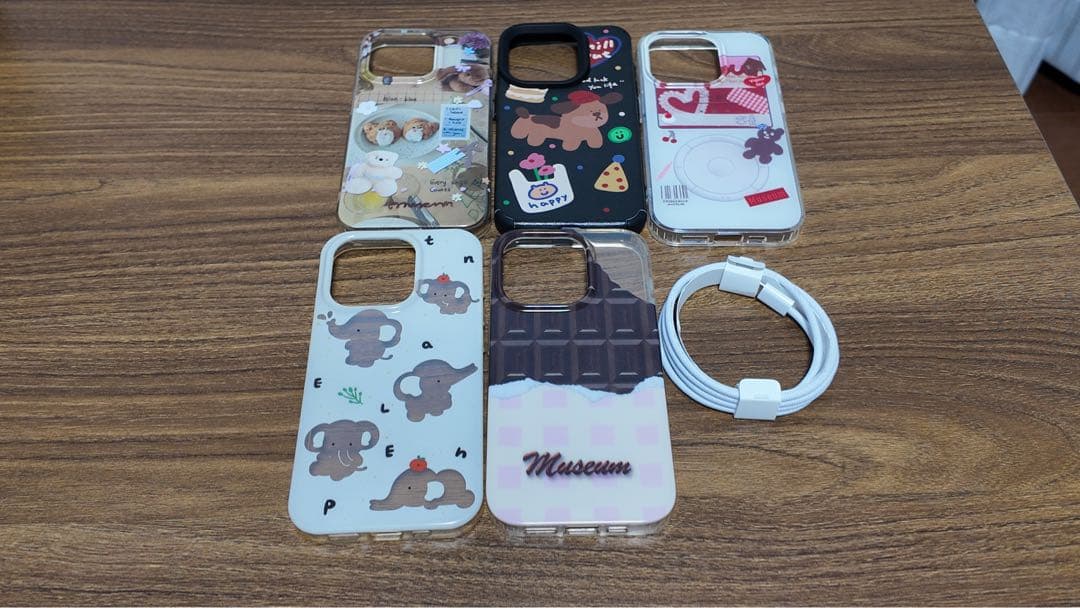 Apple iPhone 15 pro 256GB充電ケーブル　カバー