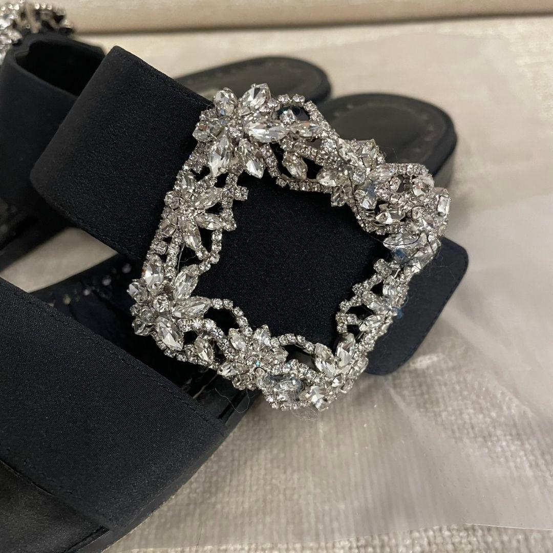 ●マノロブラニク ドロワー ビジュー サンダル フラットジュエルサンダル