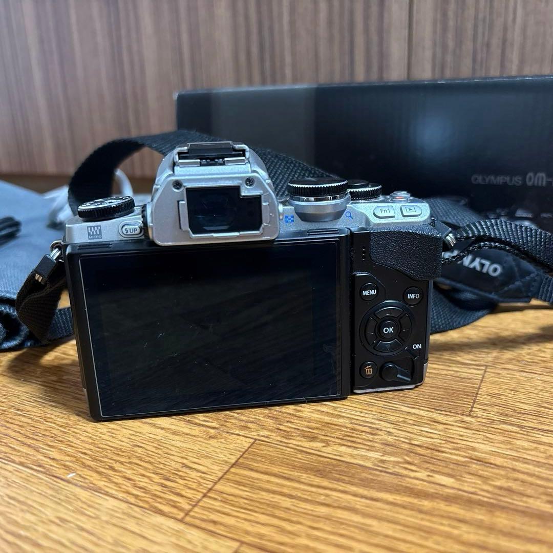 Olympus OM-D E-M10 デジタル一眼レフ