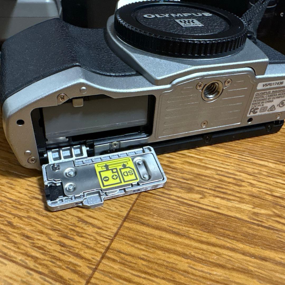 Olympus OM-D E-M10 デジタル一眼レフ