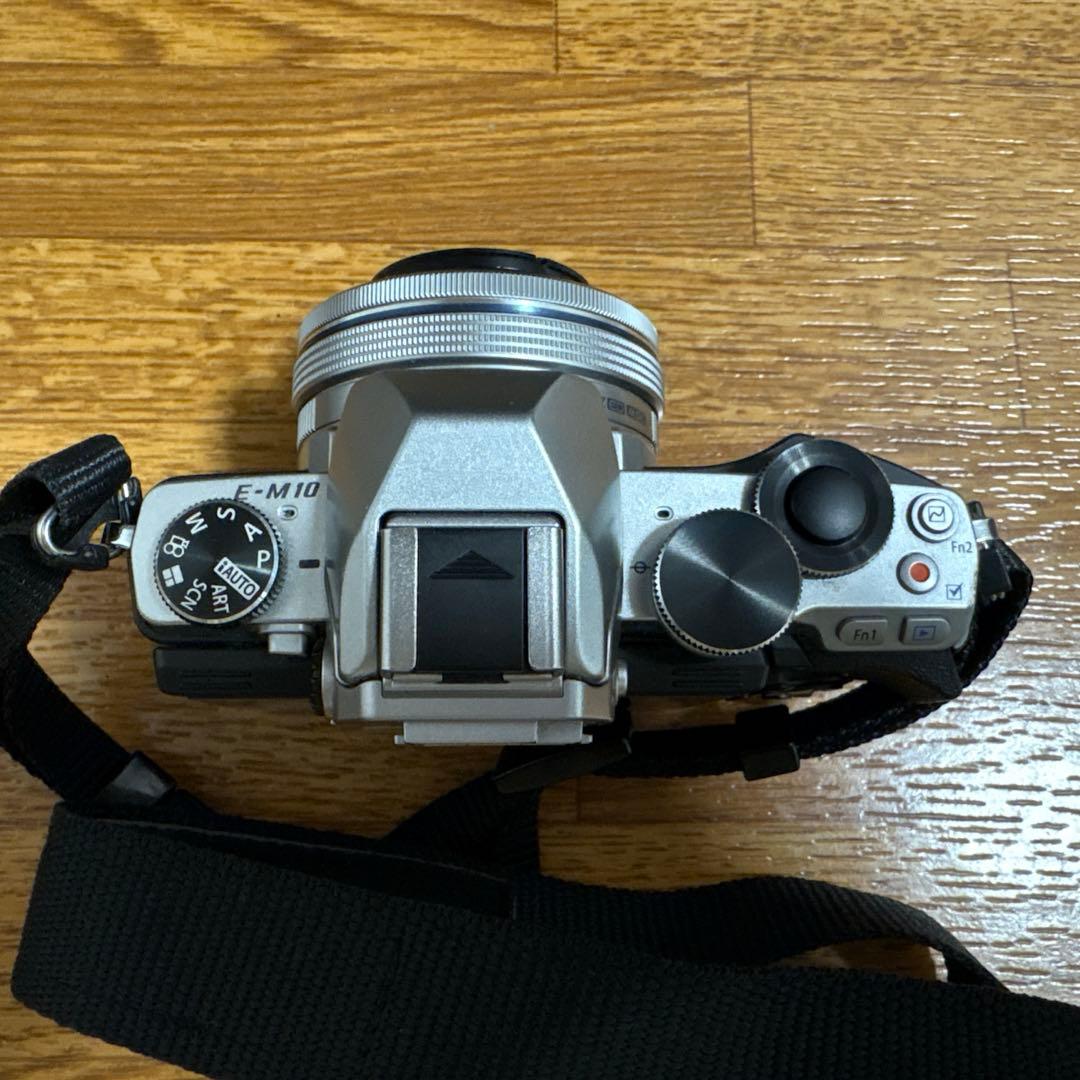 Olympus OM-D E-M10 デジタル一眼レフ