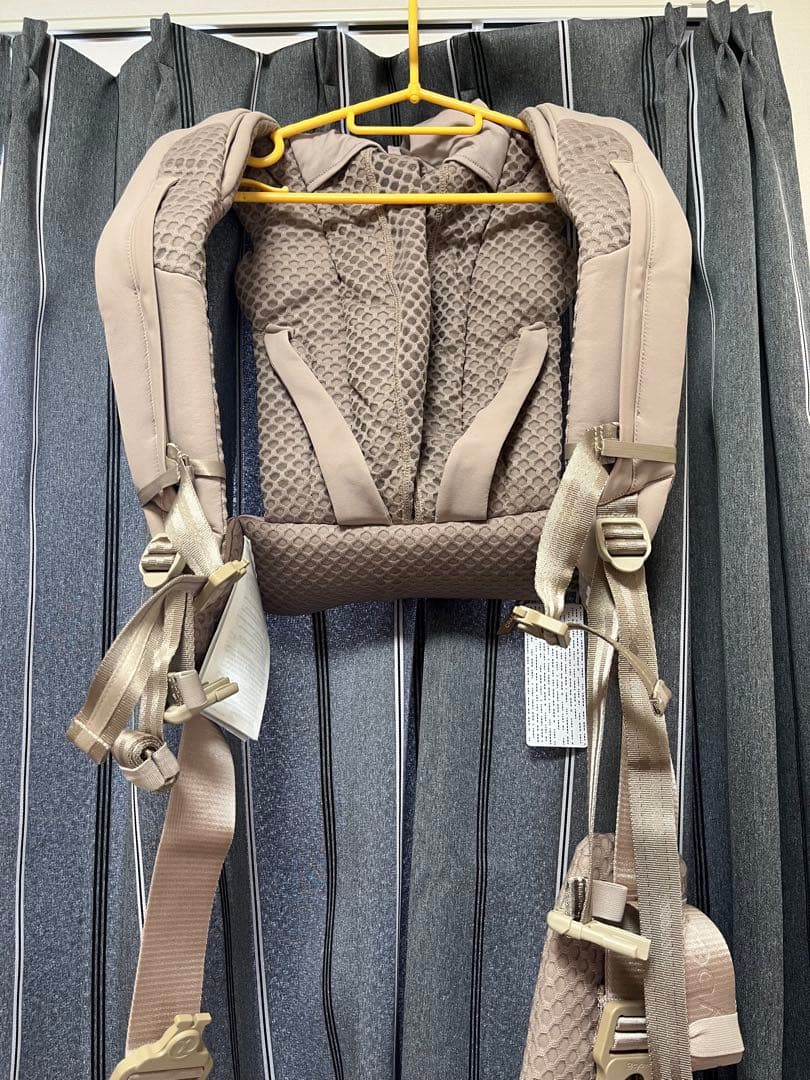 サイベックス　ベージュ メッシュ抱っこ紐　コヤ　キャリア