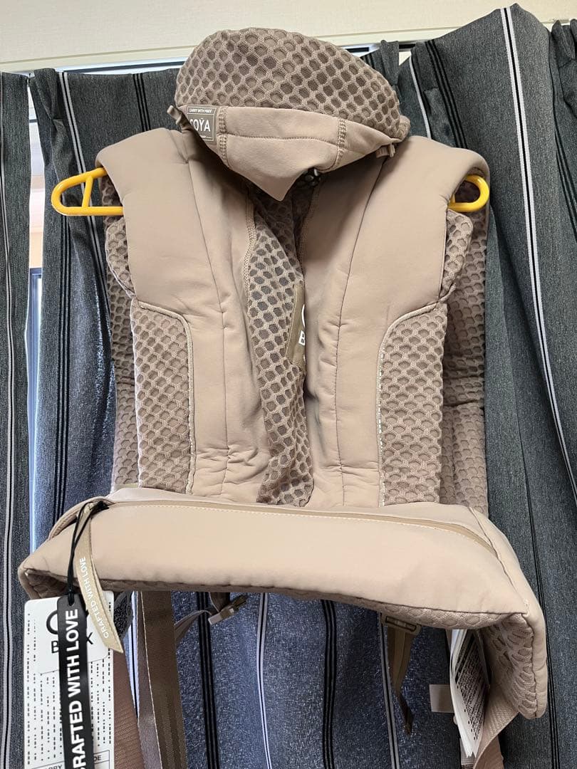 サイベックス　ベージュ メッシュ抱っこ紐　コヤ　キャリア