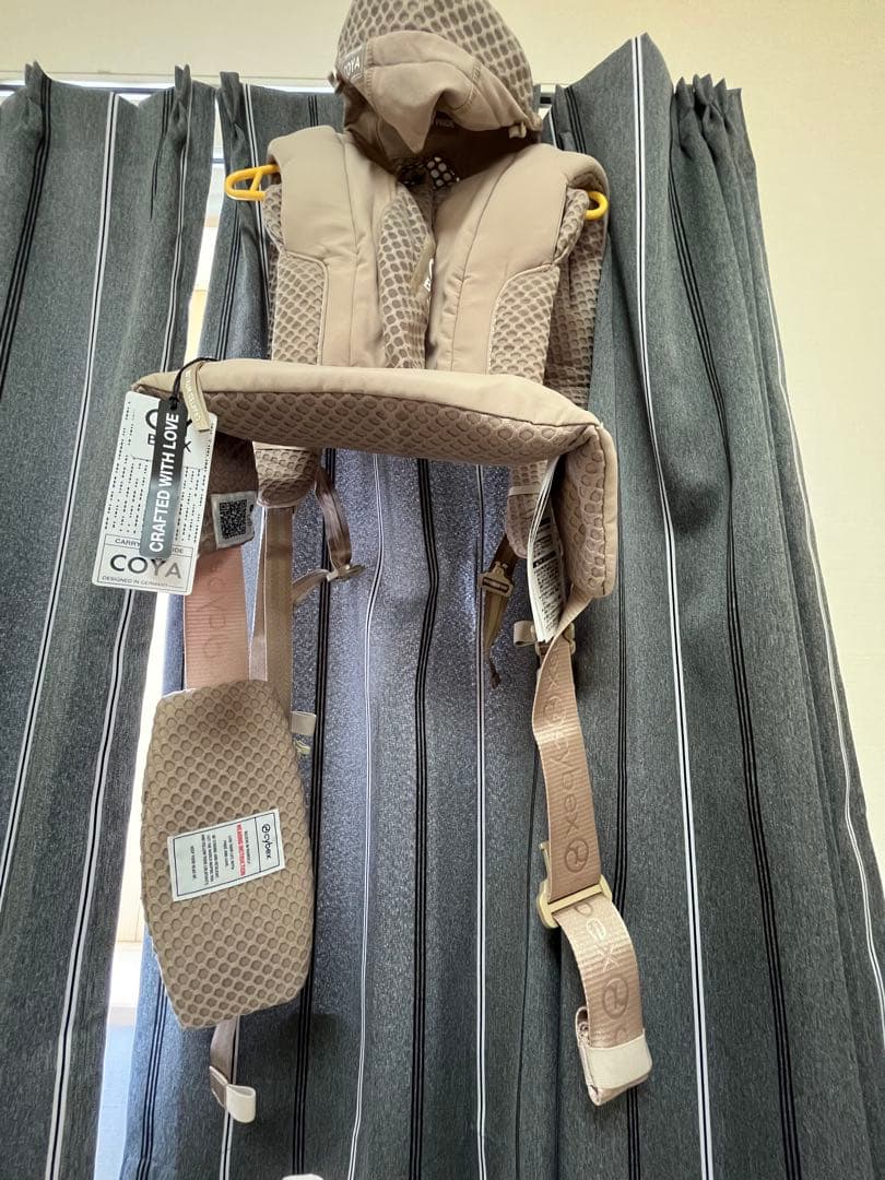 サイベックス　ベージュ メッシュ抱っこ紐　コヤ　キャリア