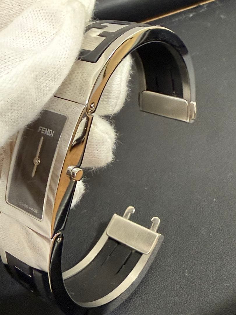 FENDI 腕時計 シルバー ブラック