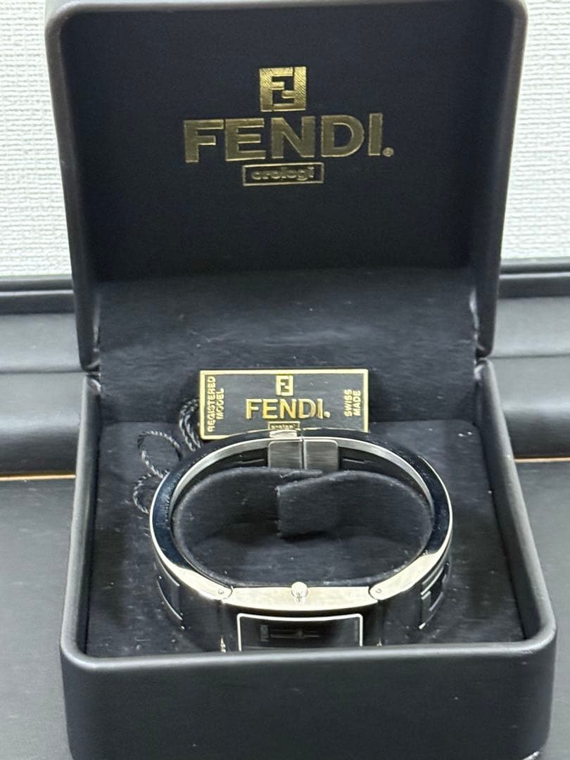 FENDI 腕時計 シルバー ブラック