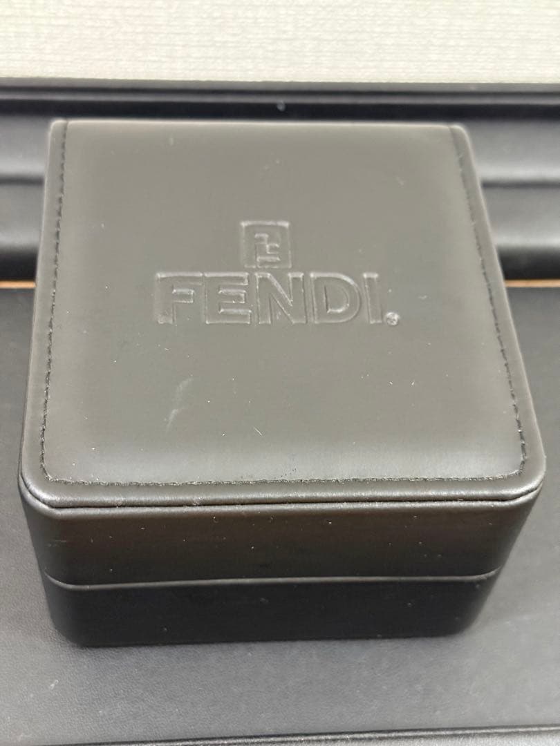 FENDI 腕時計 シルバー ブラック