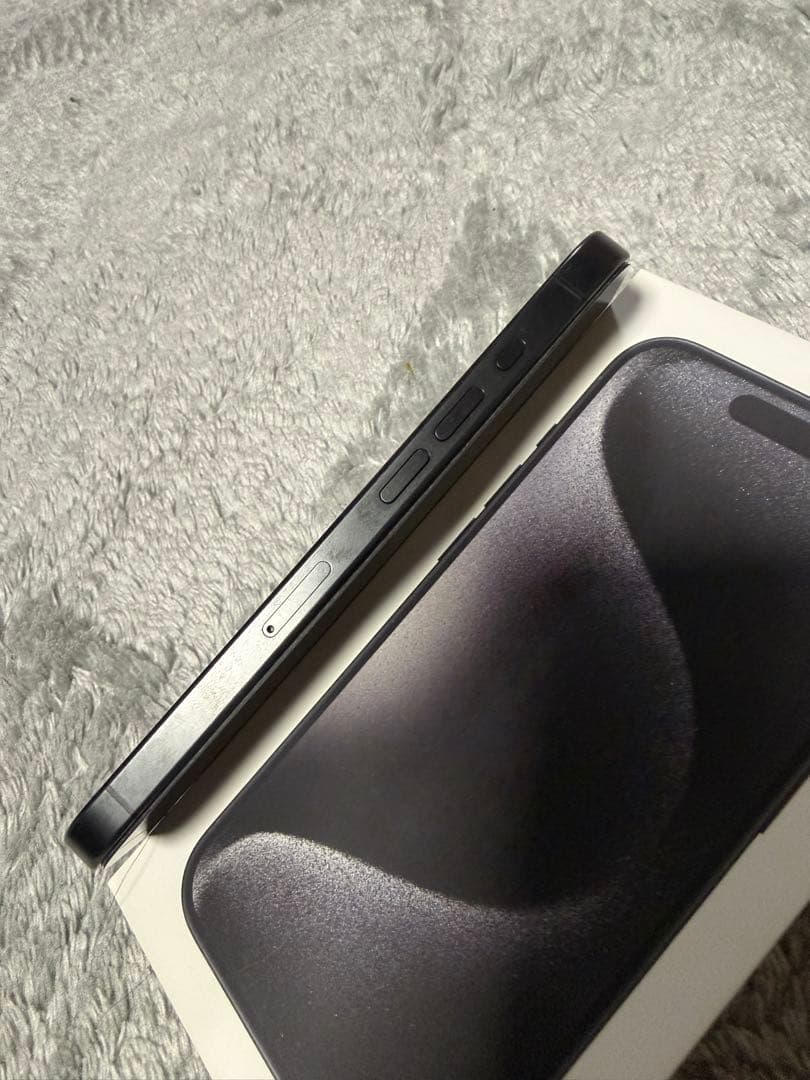 【美品】iPhone15Pro ブラックチタニウム　256GB