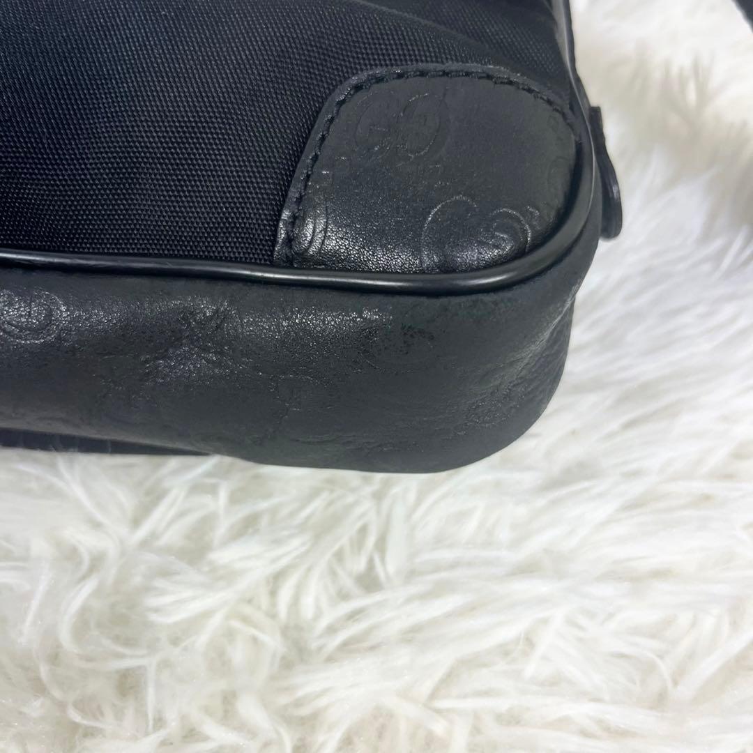 GUCCI グッチ ボディーバッグ シマレザー GG ロゴプレート