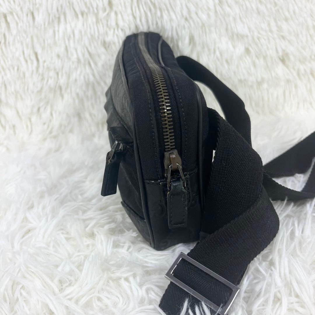 GUCCI グッチ ボディーバッグ シマレザー GG ロゴプレート