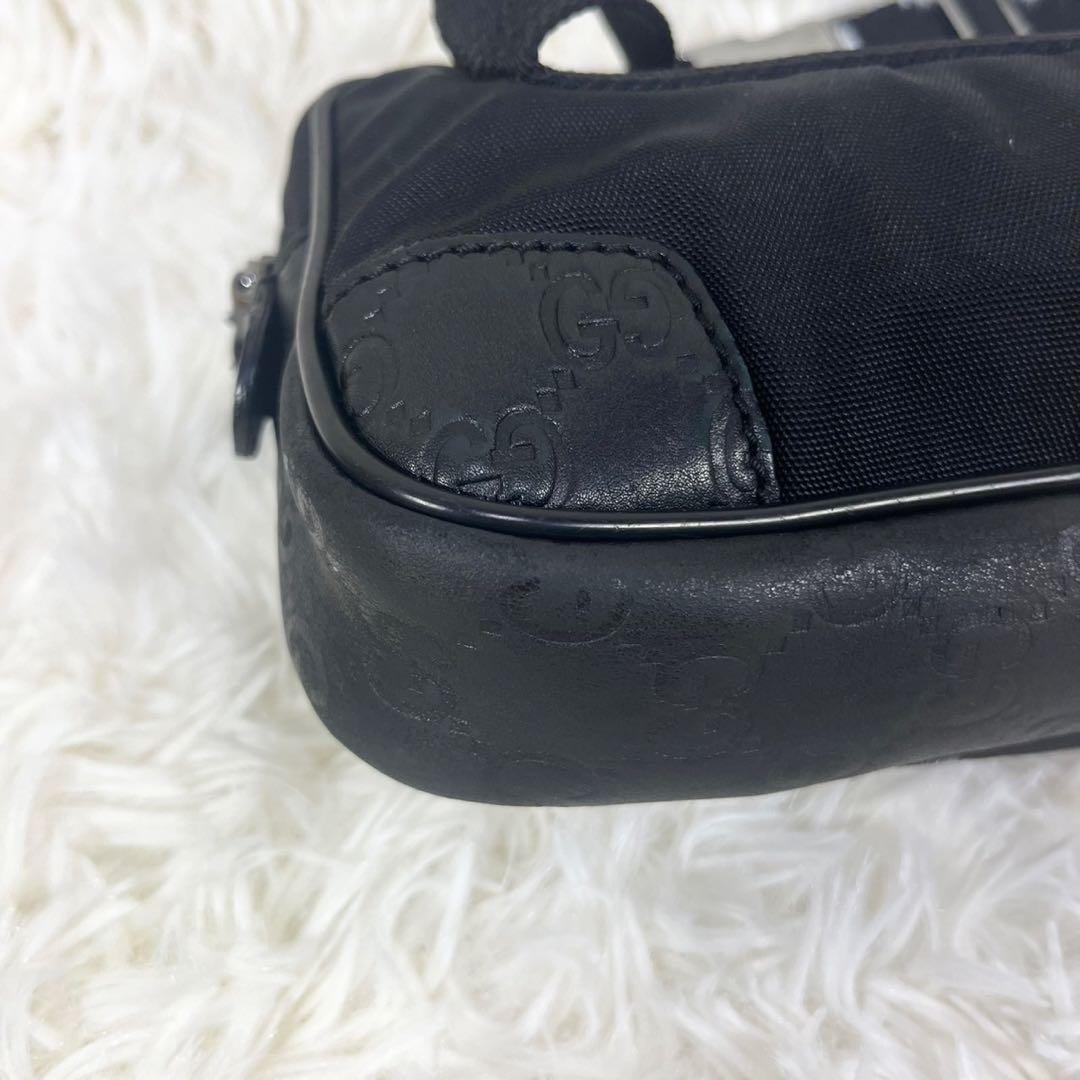 GUCCI グッチ ボディーバッグ シマレザー GG ロゴプレート