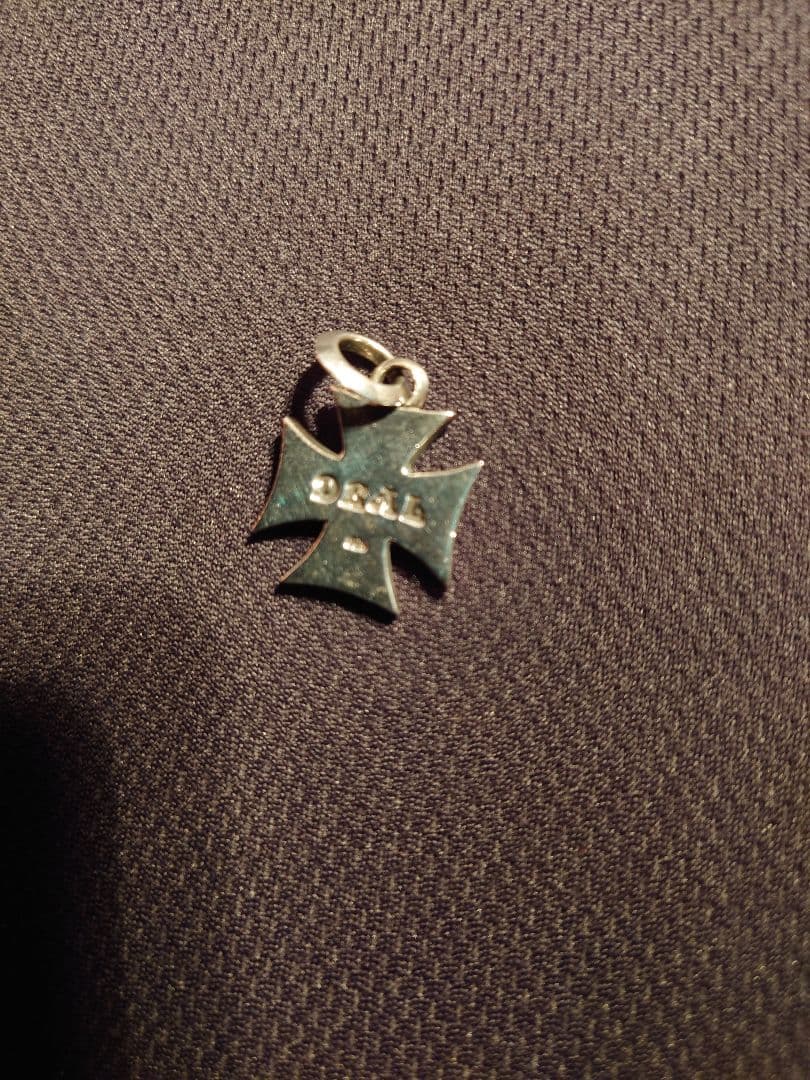 ディールデザイン　DEAL DESIGN　アイアンクロスミディアムペンダント