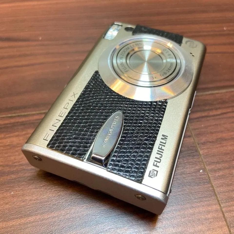 FUJIFILM FinePix F30 デジカメ ほぼ新品 3442