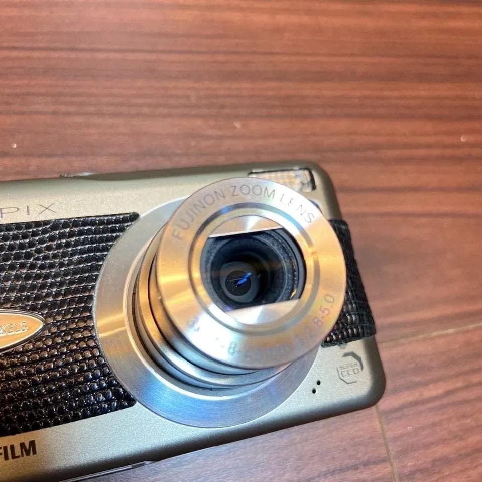 FUJIFILM FinePix F30 デジカメ ほぼ新品 3442