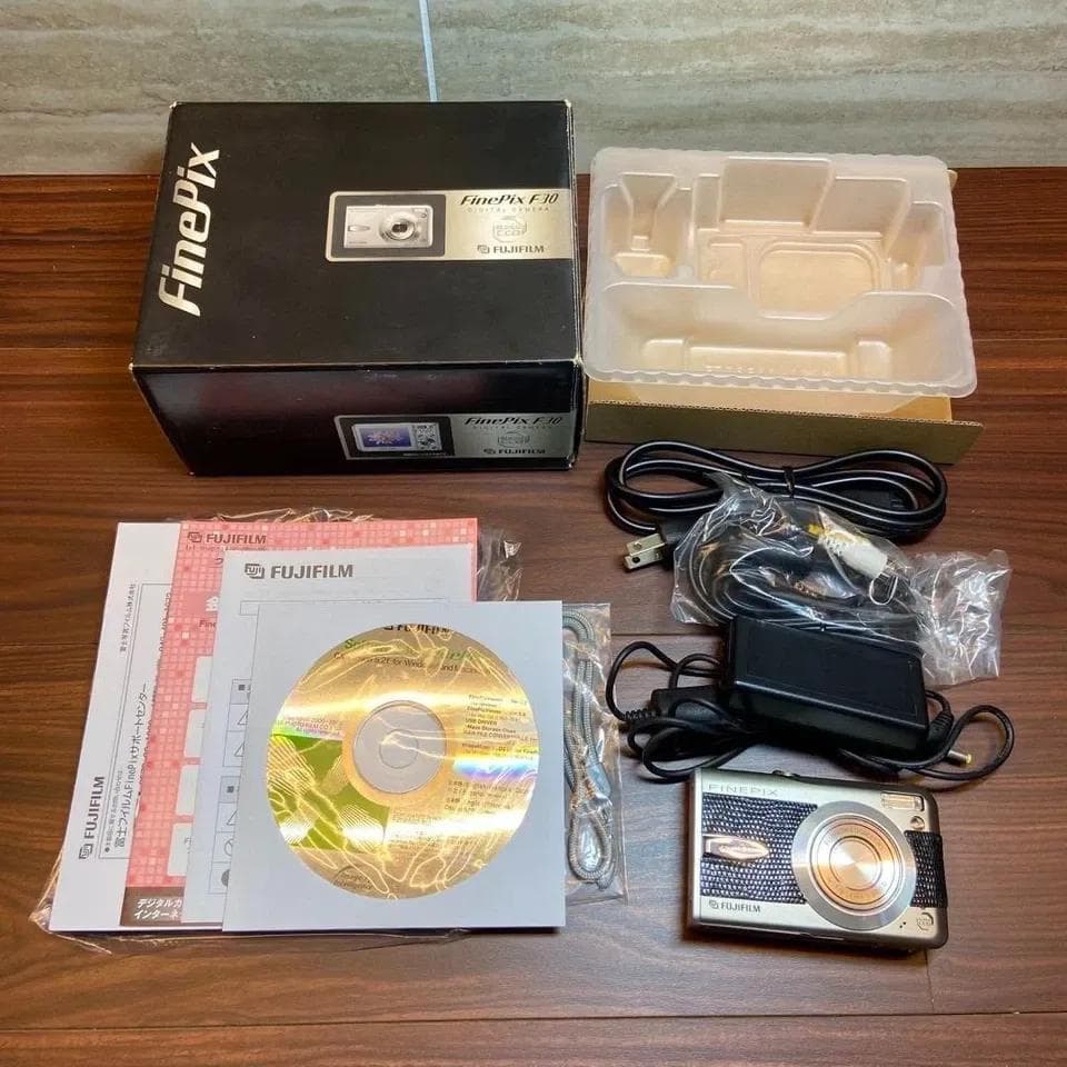 FUJIFILM FinePix F30 デジカメ ほぼ新品 3442