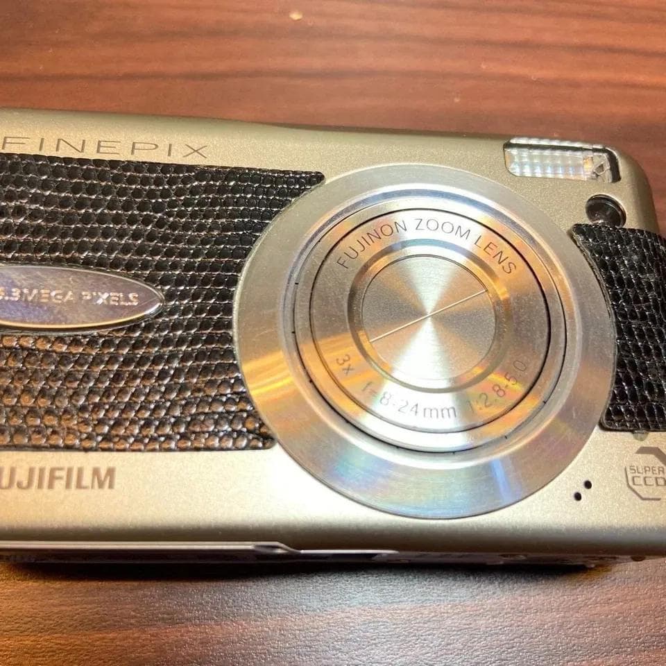 FUJIFILM FinePix F30 デジカメ ほぼ新品 3442