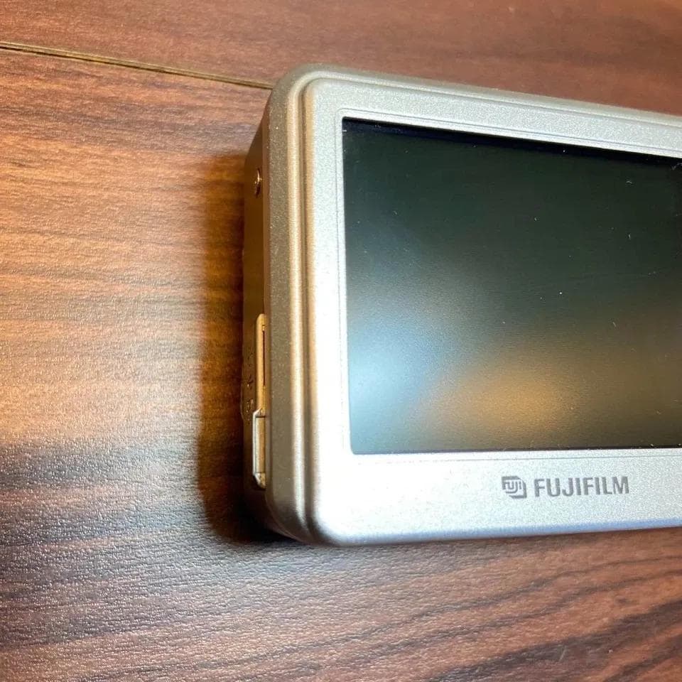 FUJIFILM FinePix F30 デジカメ ほぼ新品 3442