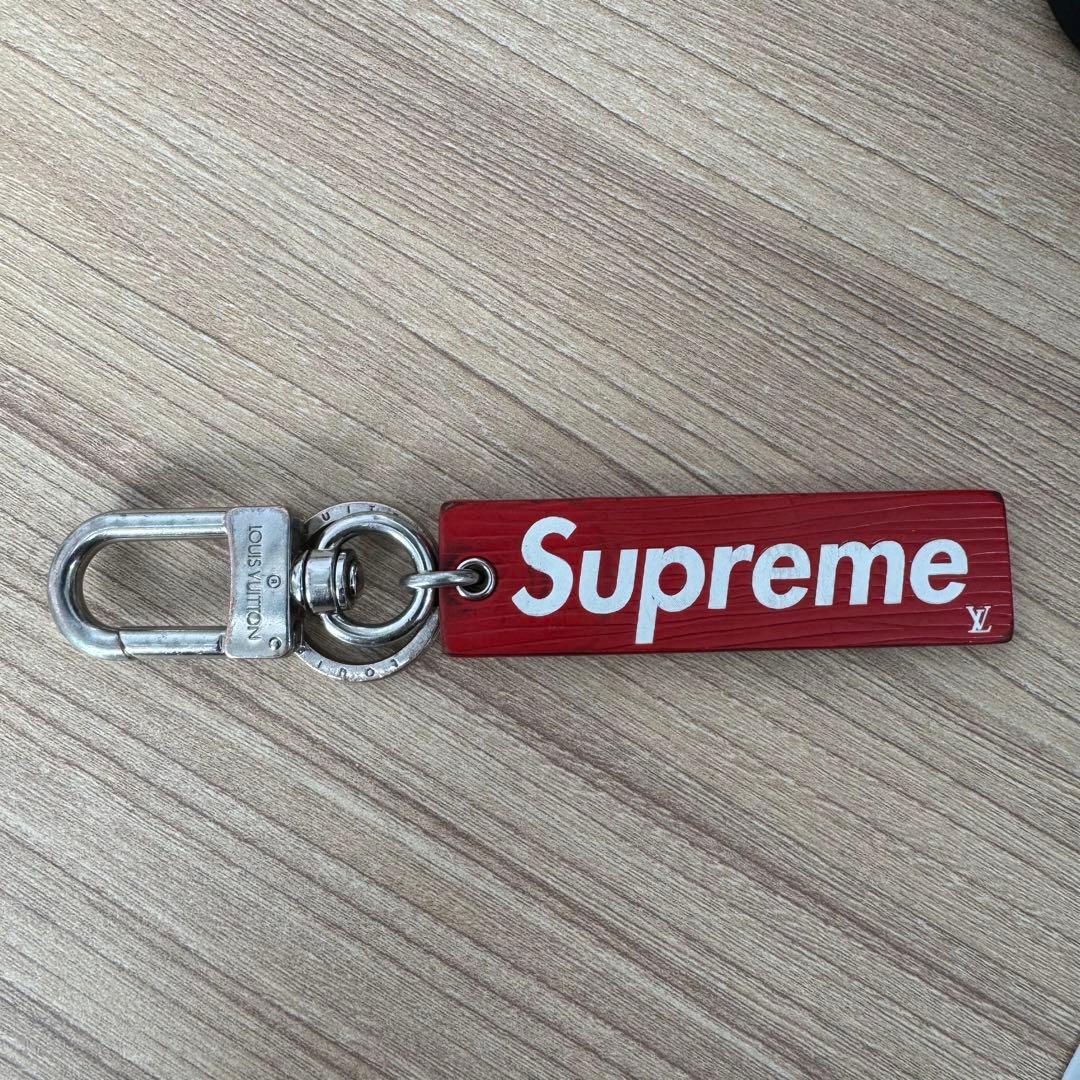 ルイヴィトン　Supreme コラボ　キーホルダー　正規品