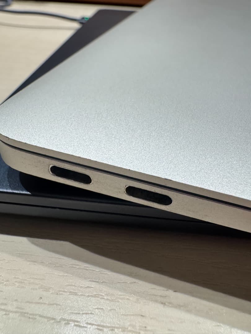 M1 MacBook Air シルバー 8GB/256GB【動作良好・箱付き】