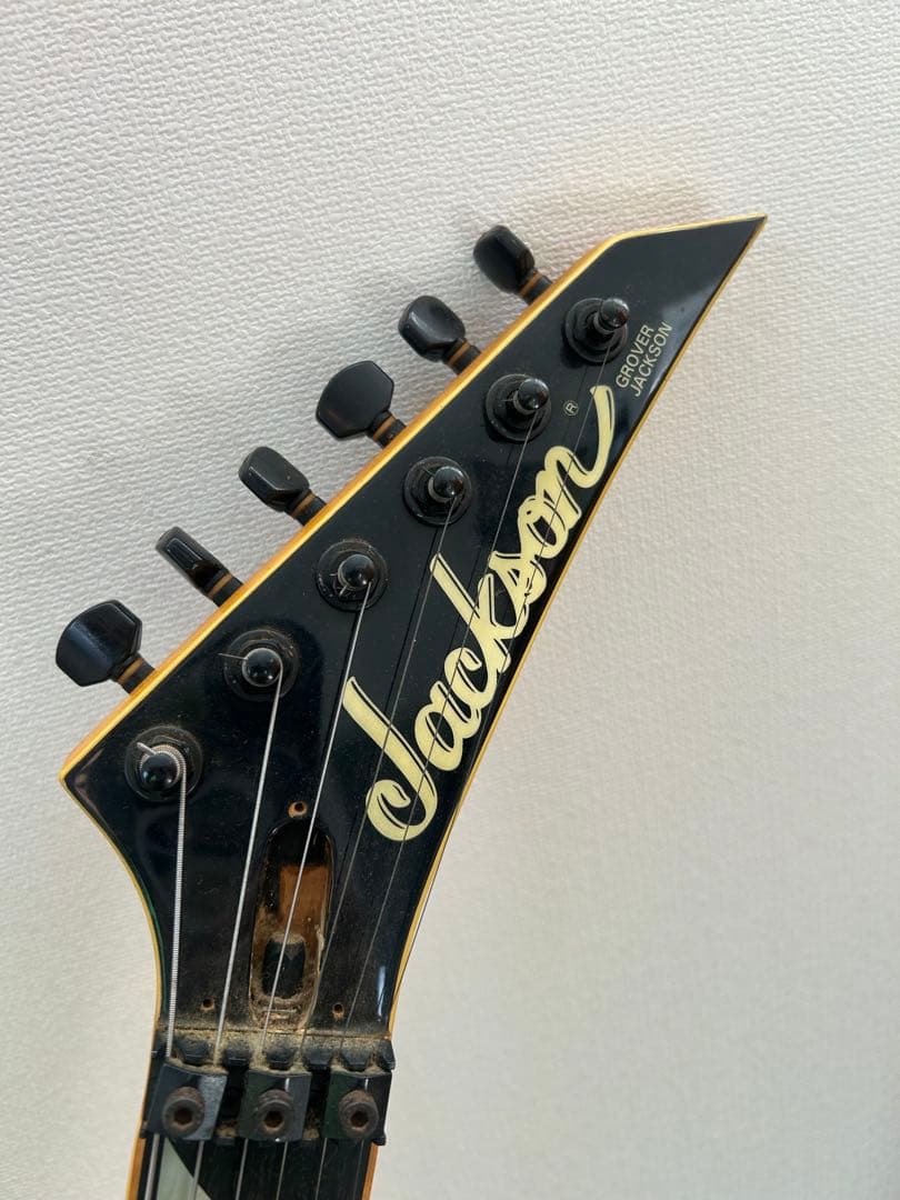 Jackson V型エレキギター EMG搭載