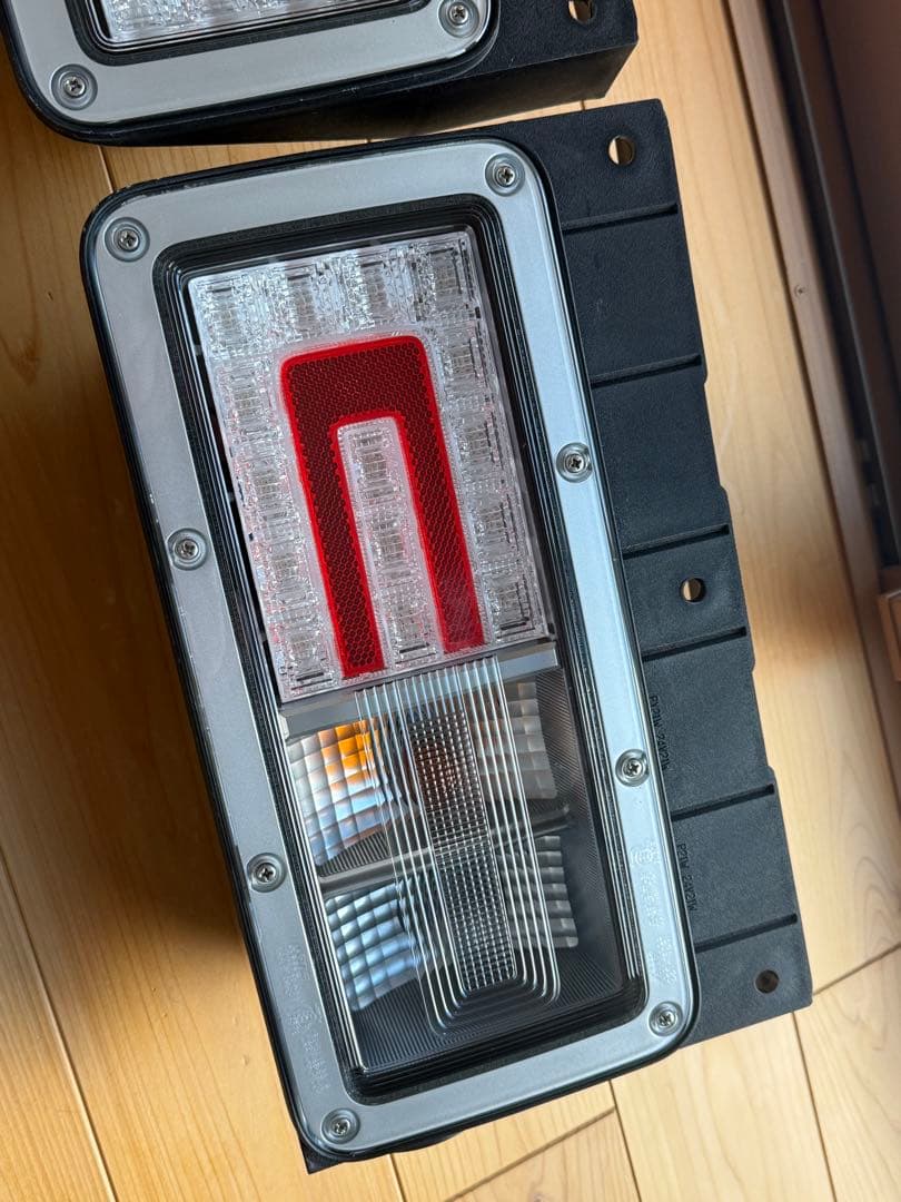 日野純正 小糸テールランプ