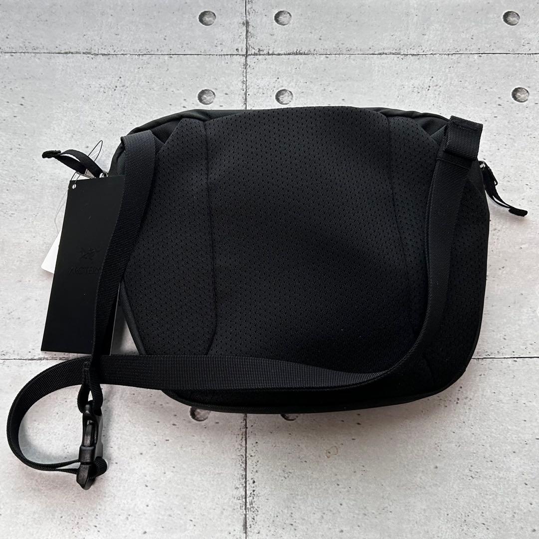 アークテリクス マンティス2 ブラック×ゴールドロゴ