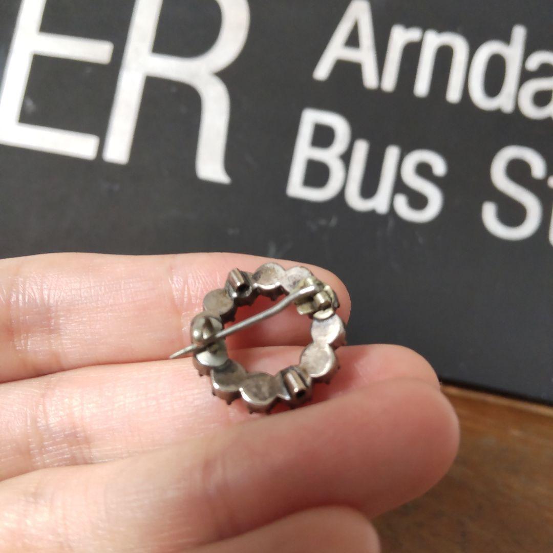 イギリスアンティーク　ミニブローチ