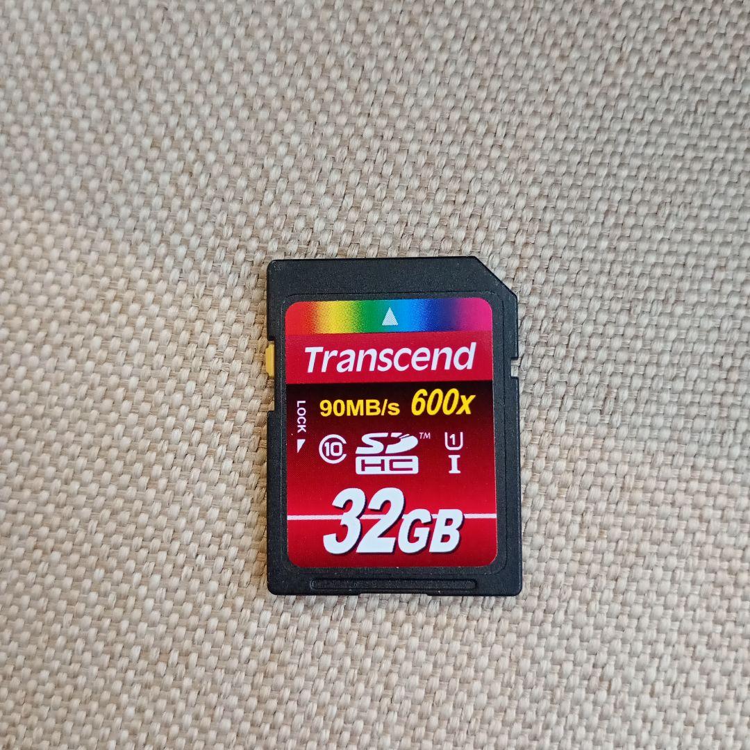 一眼レフCanon EOS70D ズームレンズ、単焦点レンズ、フード、ポーチ付き