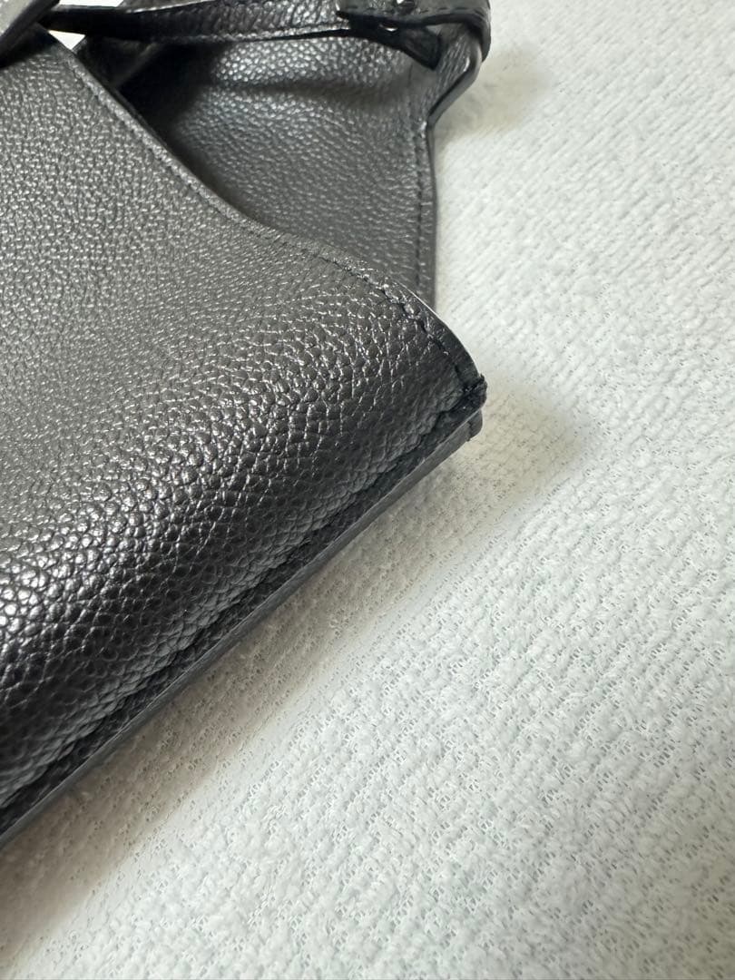 〈ミルキーバー〉SAINT LAURENT ブラックトートバッグポーチ付き