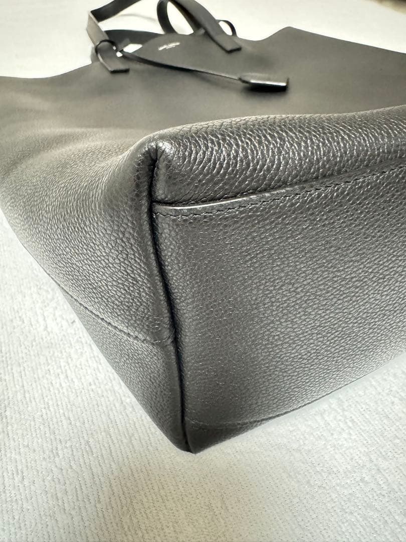 〈ミルキーバー〉SAINT LAURENT ブラックトートバッグポーチ付き