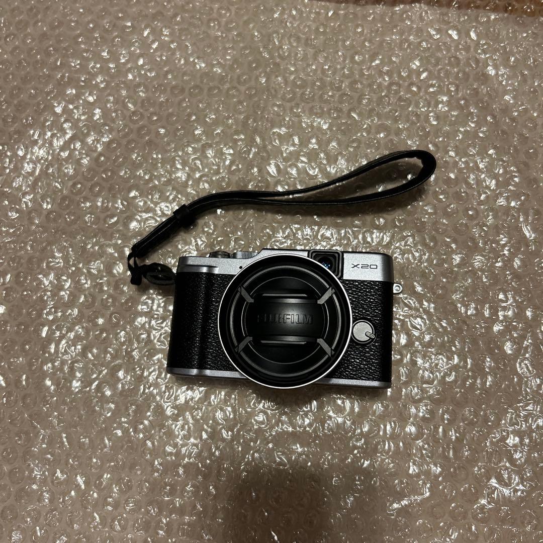 超美品　Fujifilm X20 コンパクトデジタルカメラ　シルバー