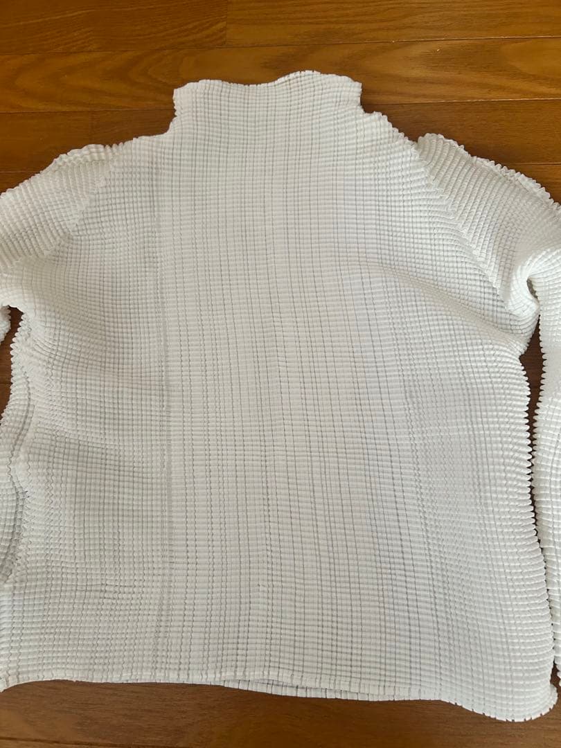 イッセイミヤケ ブラウス　ホワイト