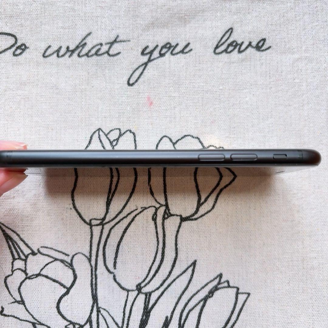 iPhone SE 第2世代 本体 充電器 64GB SIMフリー ブラック